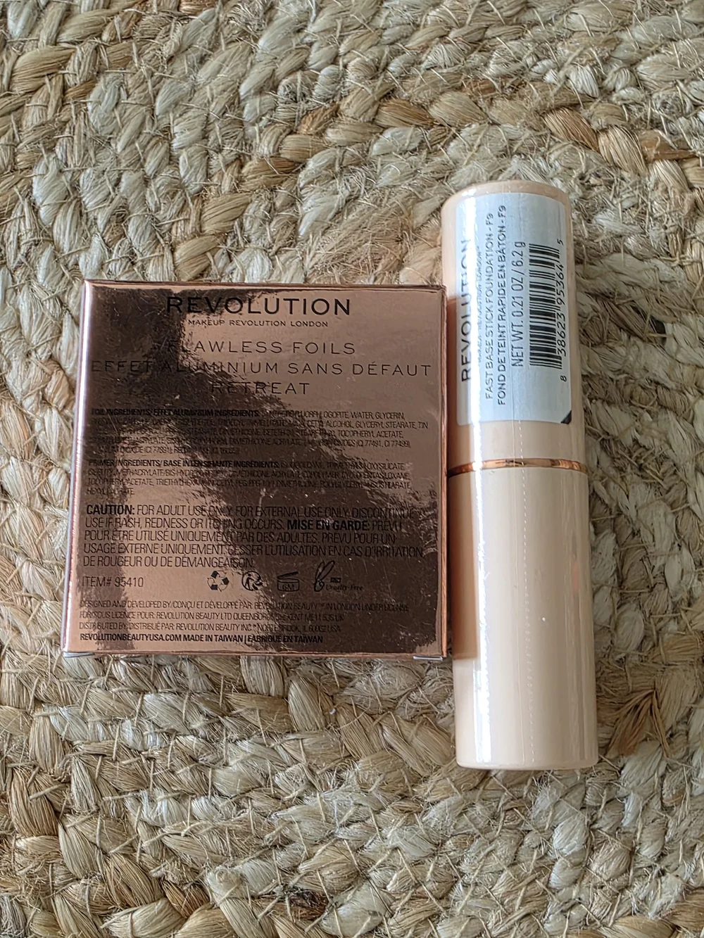 Revolution Flawless Foils Eyeshadow & Foundation F9 Stick